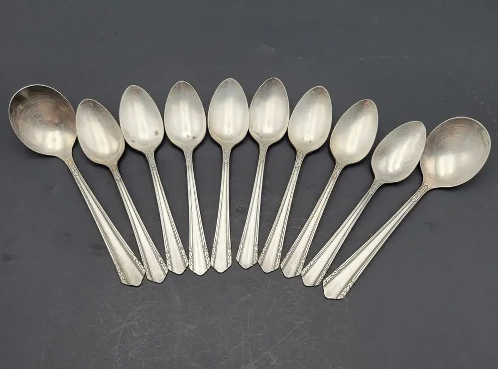 Lot 10 pcs 1934 WM A Rogers A1 Plus Silver Oneida Malibu 2 Soup 8 TeaSpoons